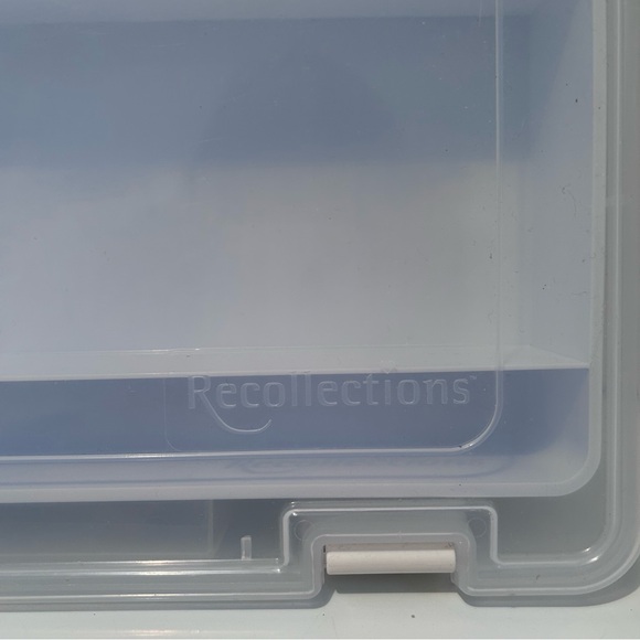Clear plastic RECOLLECTIONS storage case - Picture 5 of 6